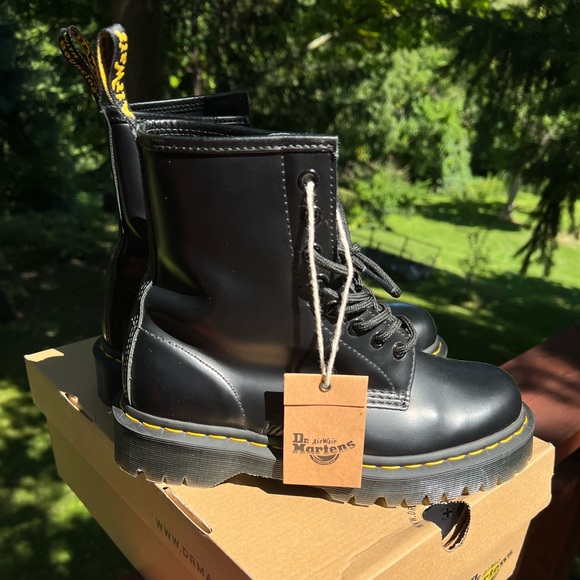 SOLD New Dr. Martens 1460 Bex women’s size 7 - Picture 2 of 8